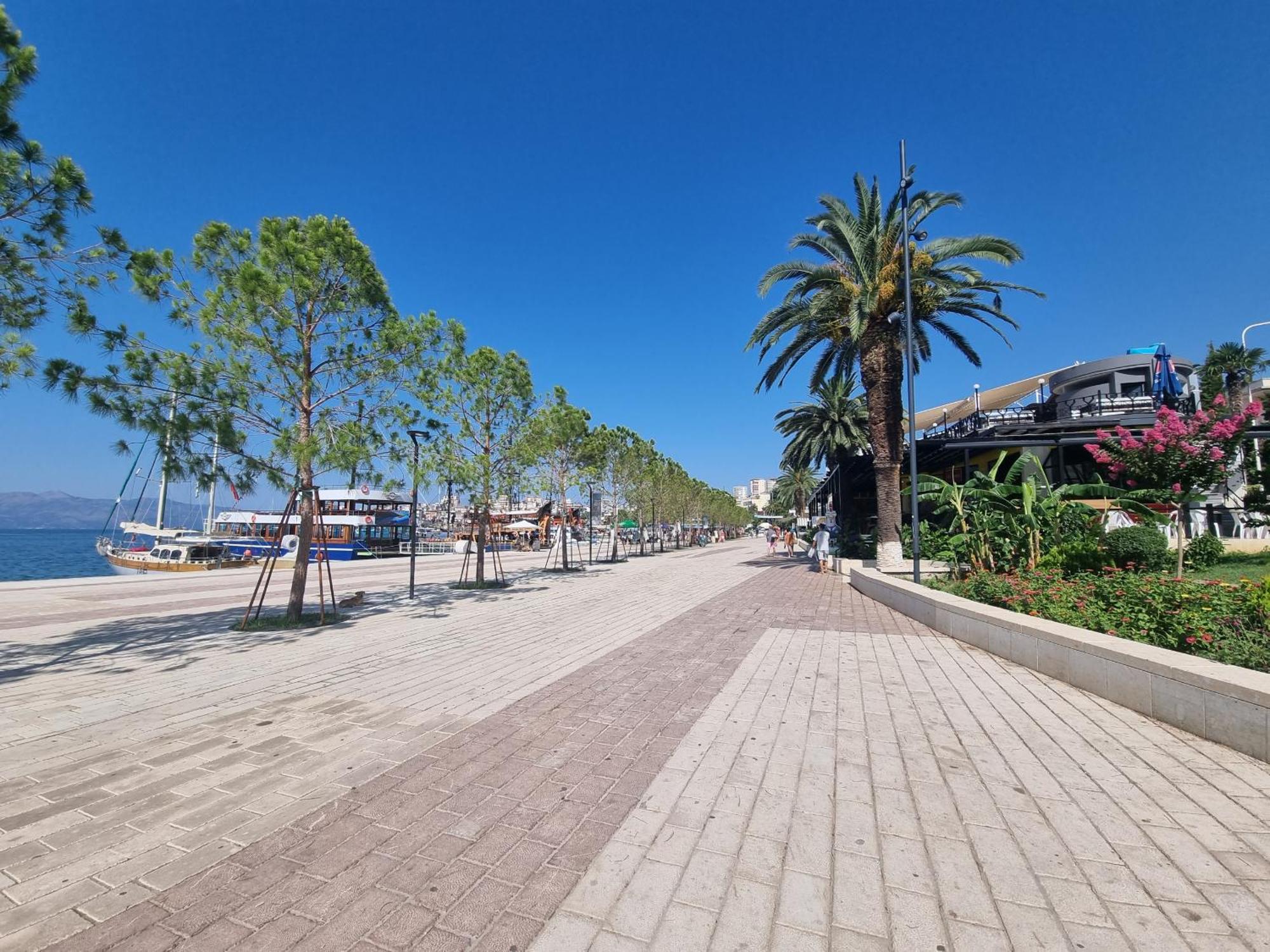 Saint Tropez Apartment Sarandë Exteriör bild