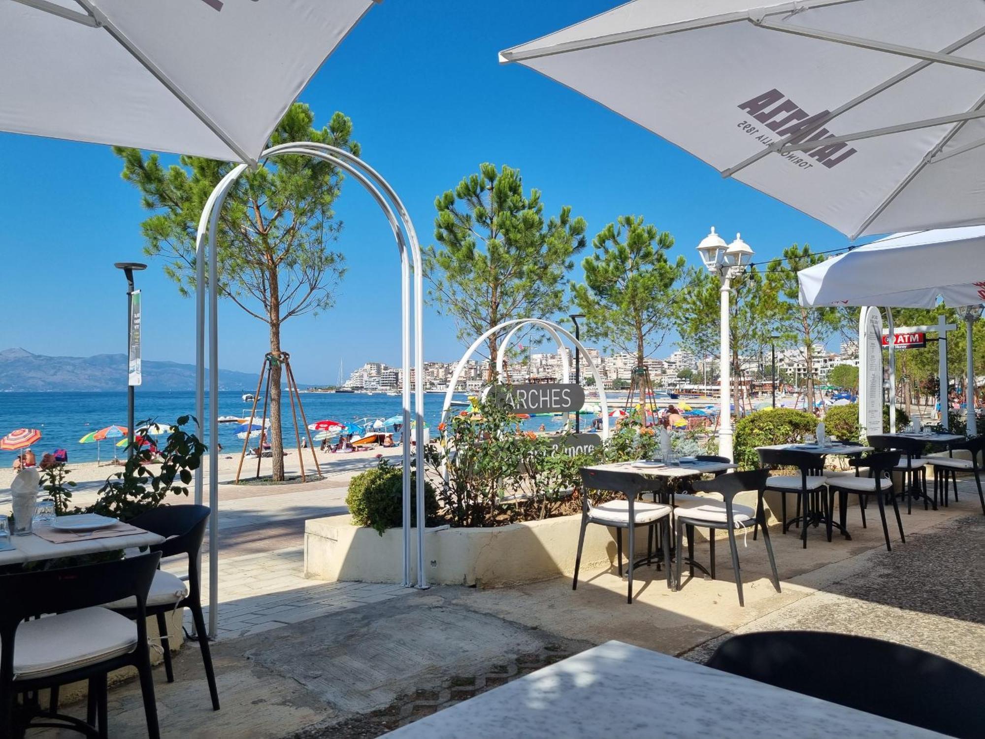 Saint Tropez Apartment Sarandë Exteriör bild