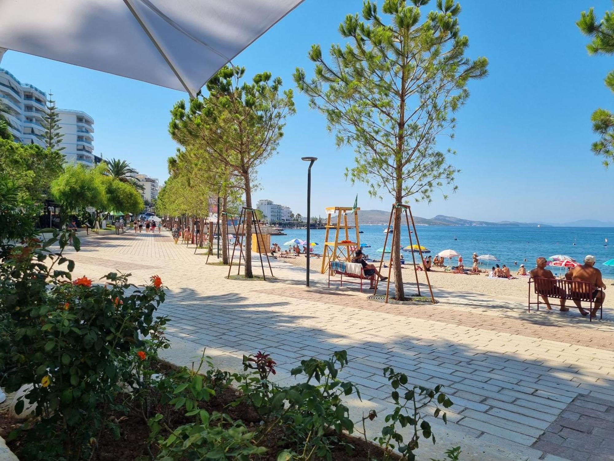 Saint Tropez Apartment Sarandë Exteriör bild