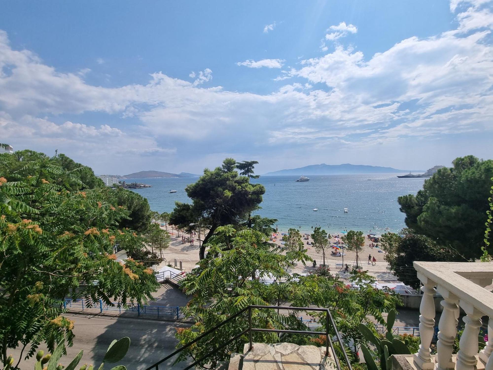 Saint Tropez Apartment Sarandë Exteriör bild